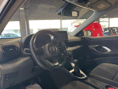 Toyota Yaris 1.0 5 porte Active (4)