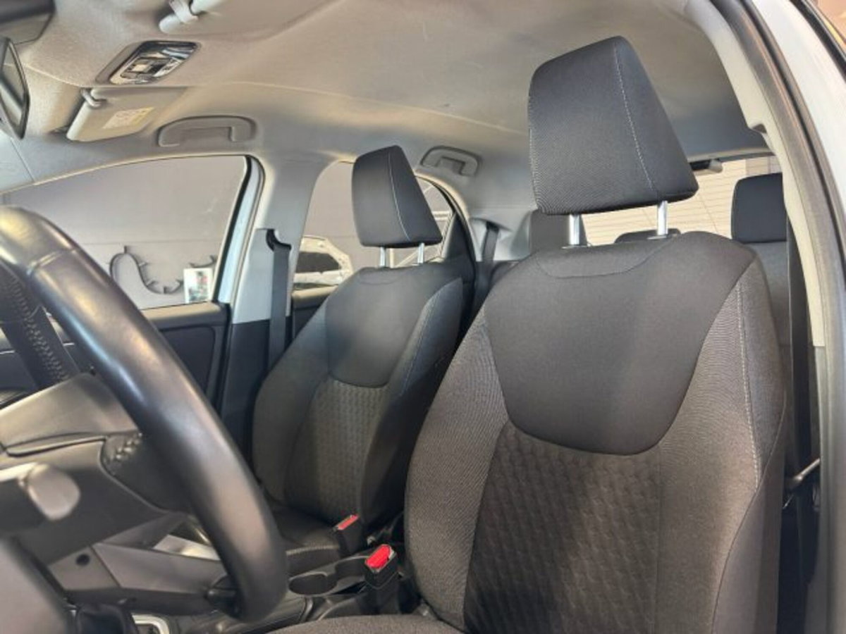 Toyota Yaris 1.0 5 porte Active (9)