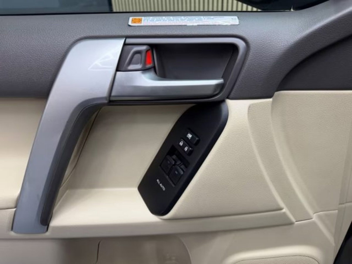 Toyota Land Cruiser 2.8 D4-D 3 porte Lounge (20)