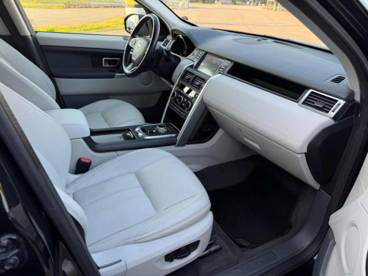 Land Rover Discovery Sport 2.2 TD4 HSE (14)