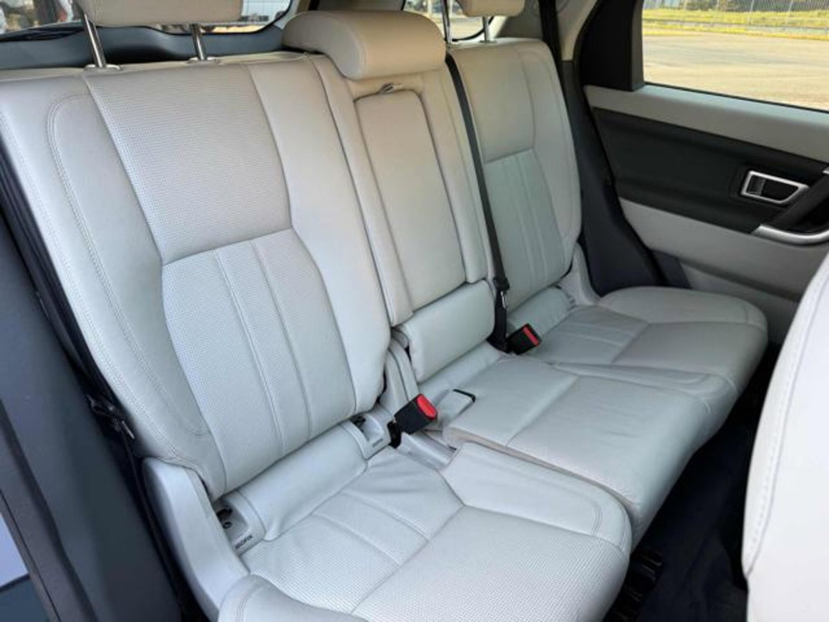 Land Rover Discovery Sport 2.2 TD4 HSE (13)