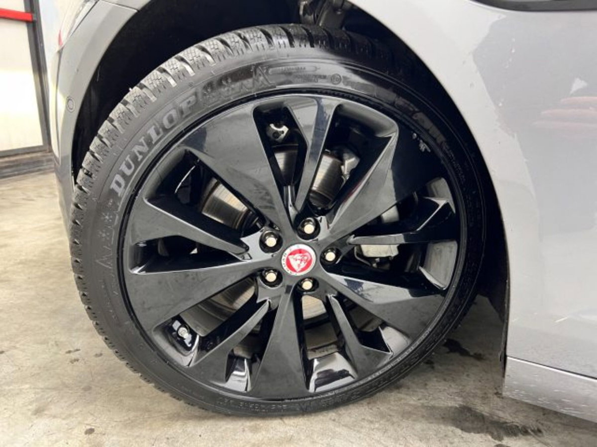 Jaguar XF 2.0 D 204 CV AWD aut. R-Dynamic SE (14)