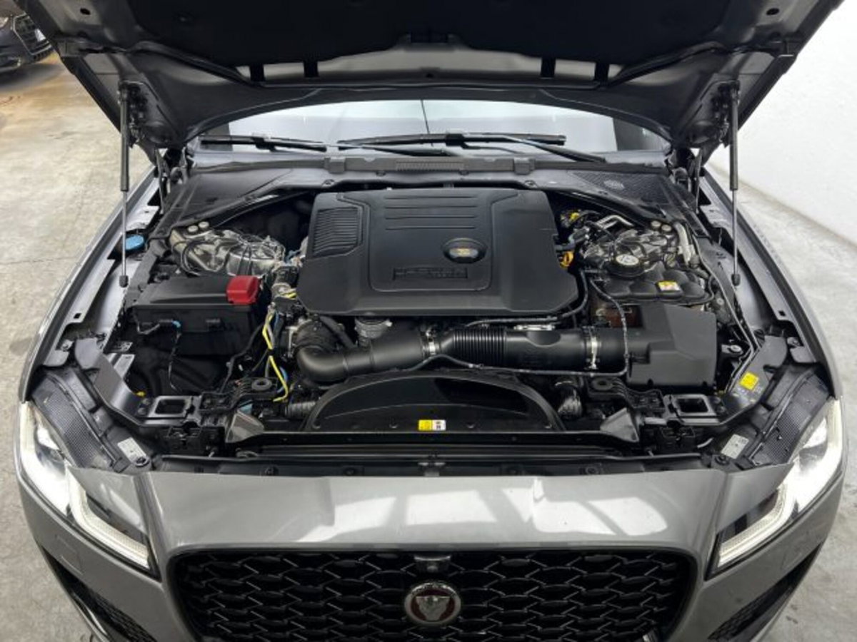 Jaguar XF 2.0 D 204 CV AWD aut. R-Dynamic SE (17)