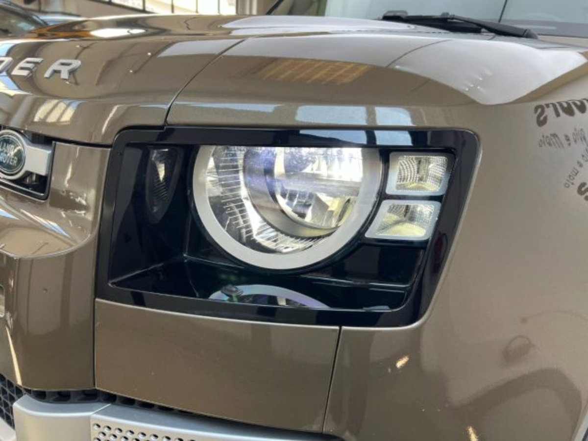 Land Rover Defender 110 3.0D I6 200 CV AWD Auto X-Dynamic S (3)