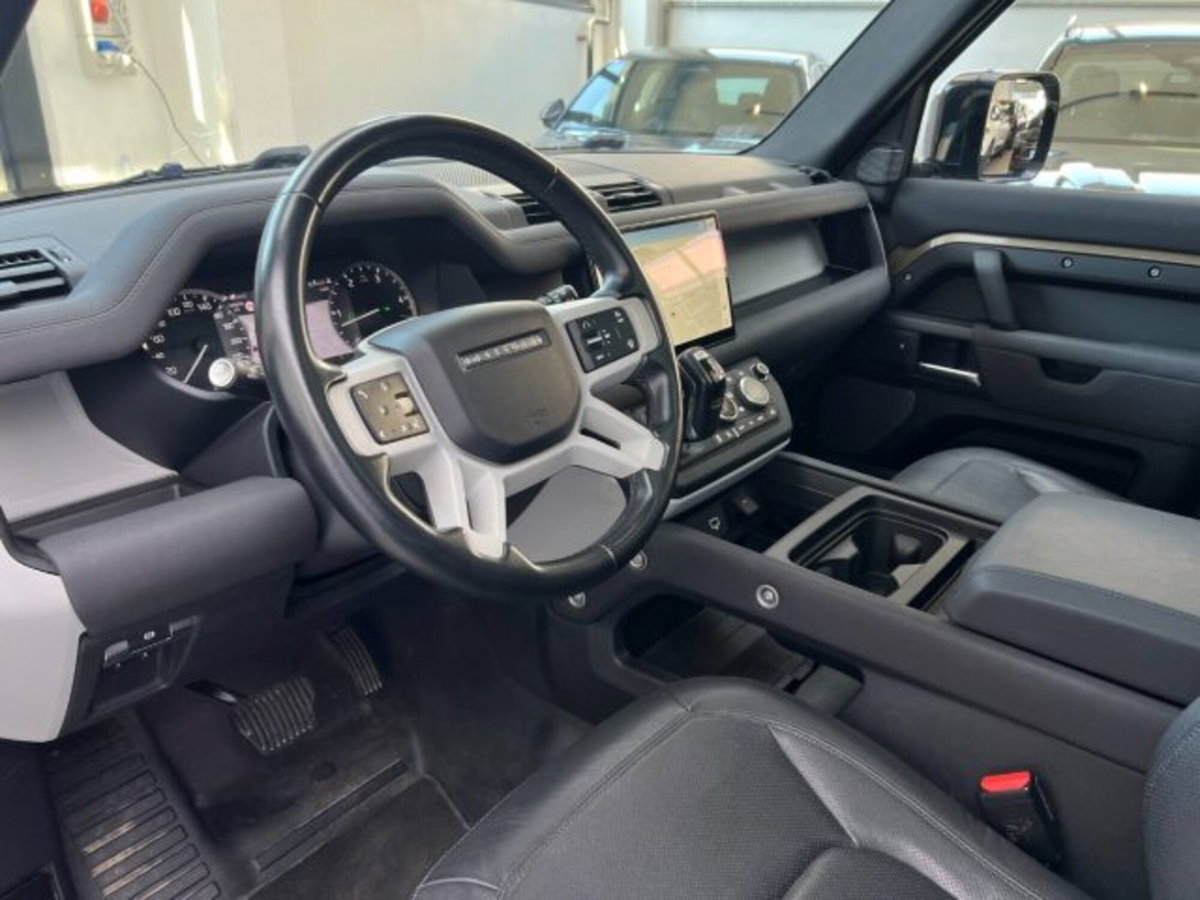 Land Rover Defender 110 3.0D I6 200 CV AWD Auto X-Dynamic S (6)