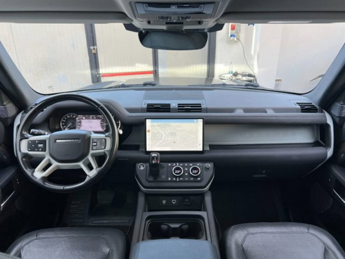 Land Rover Defender 110 3.0D I6 200 CV AWD Auto X-Dynamic S (7)