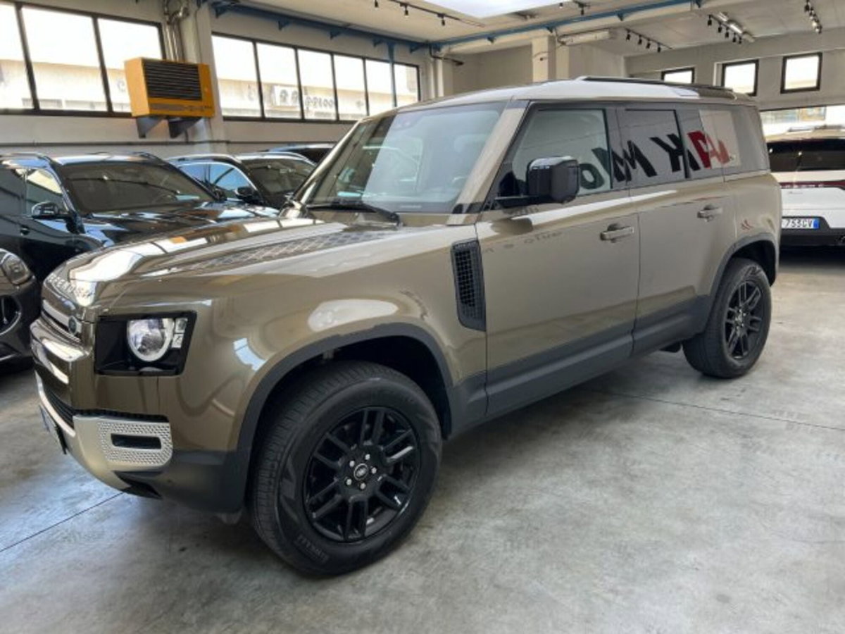 Land Rover Defender 110 3.0D I6 200 CV AWD Auto X-Dynamic S (9)