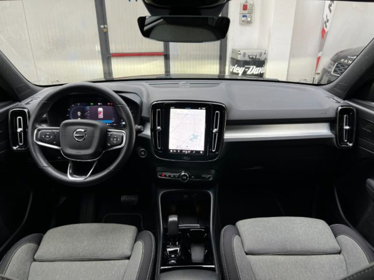 Volvo XC40 B3 automatico Plus Dark (5)