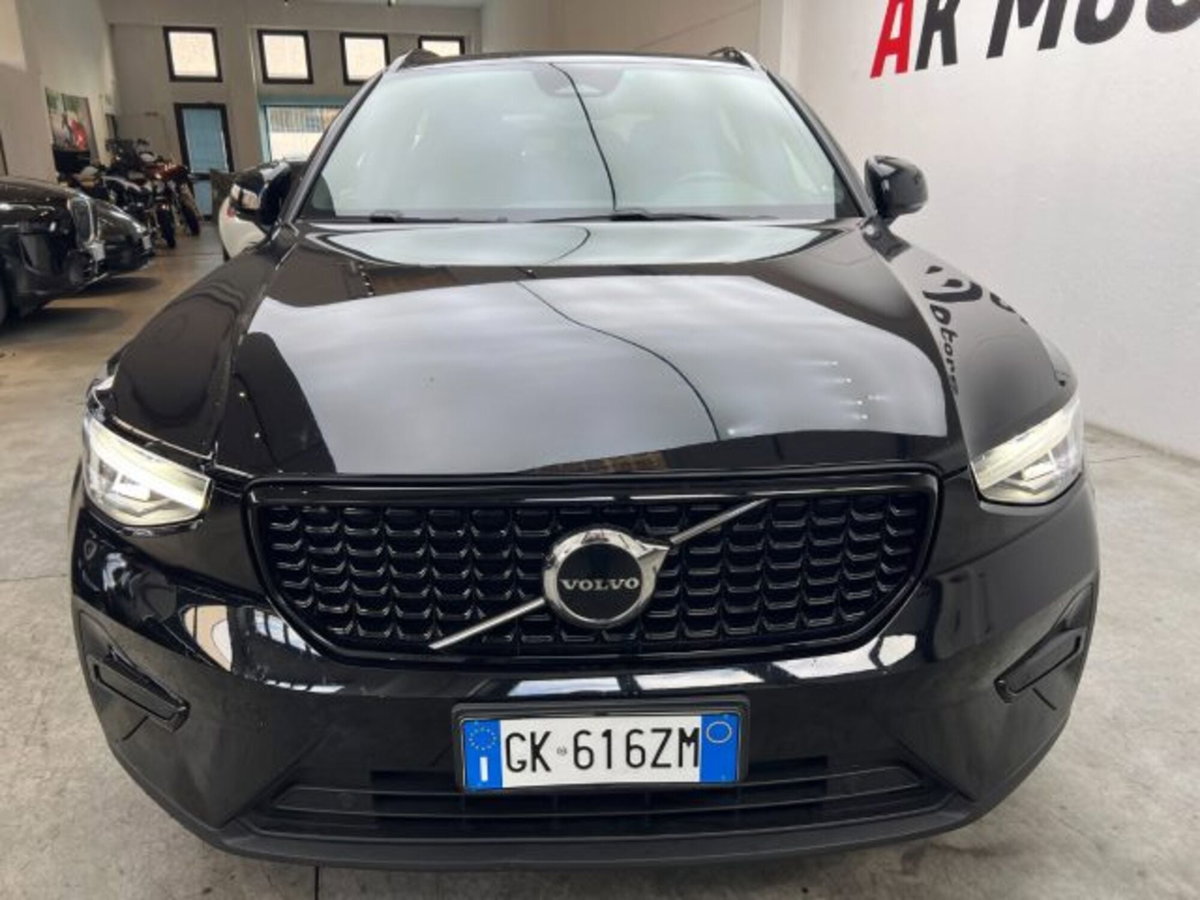Volvo XC40 B3 automatico Plus Dark (11)