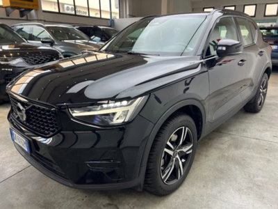 Volvo XC40 B3 automatico Plus Dark (2)