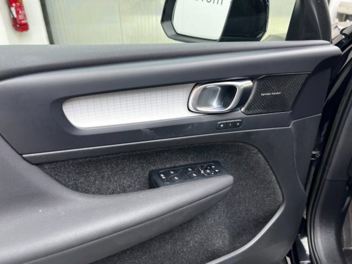 Volvo XC40 B3 automatico Plus Dark (20)