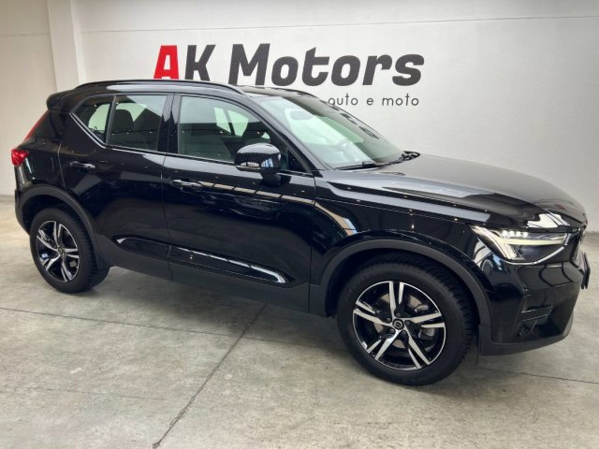 Volvo XC40 B3 automatico Plus Dark (8)