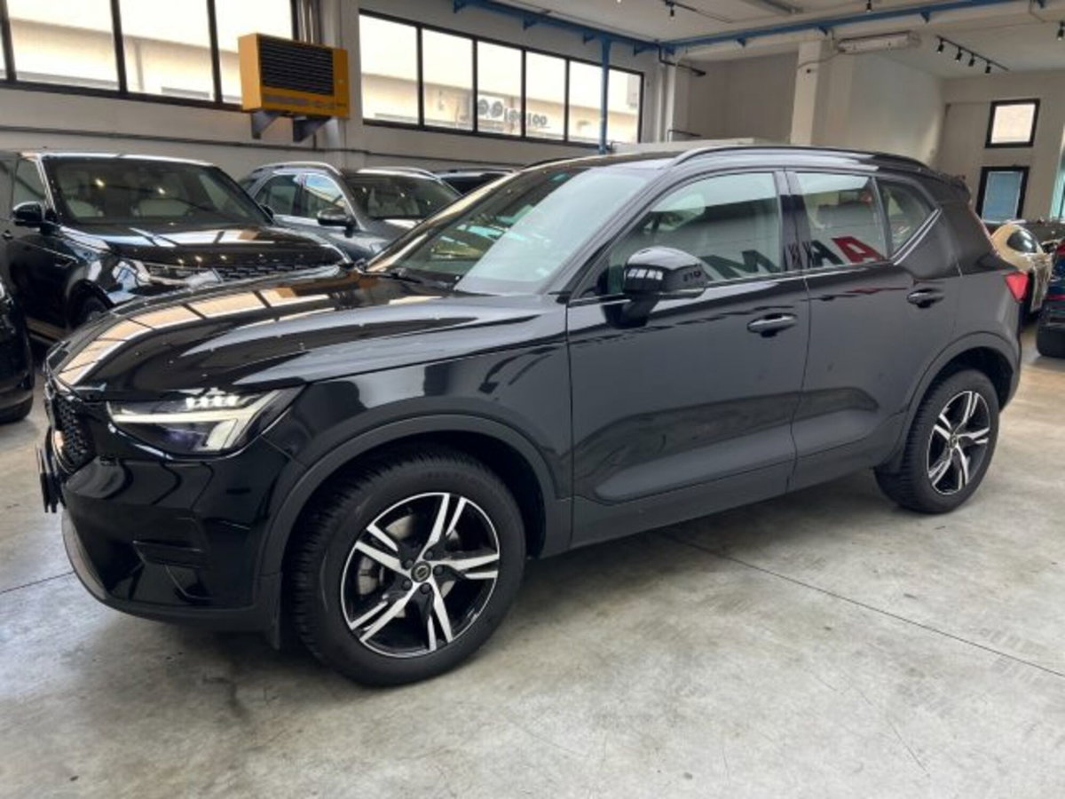 Volvo XC40 B3 automatico Plus Dark (9)