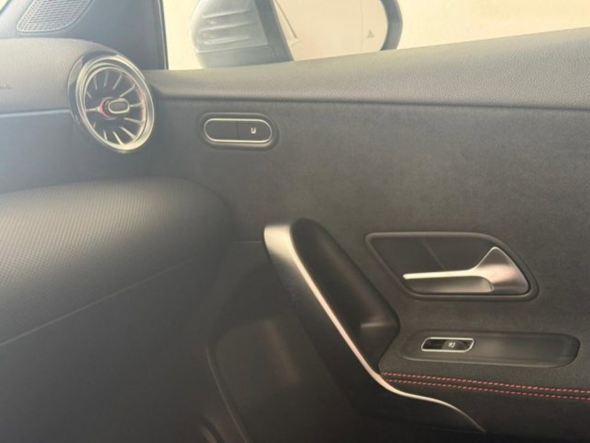 Mercedes-Benz Classe A 180 d AMG Line Premium Plus auto (14)