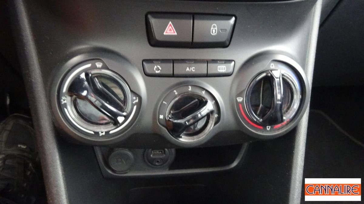 Peugeot 208 VTi 82 CV 5 porte Allure (7)