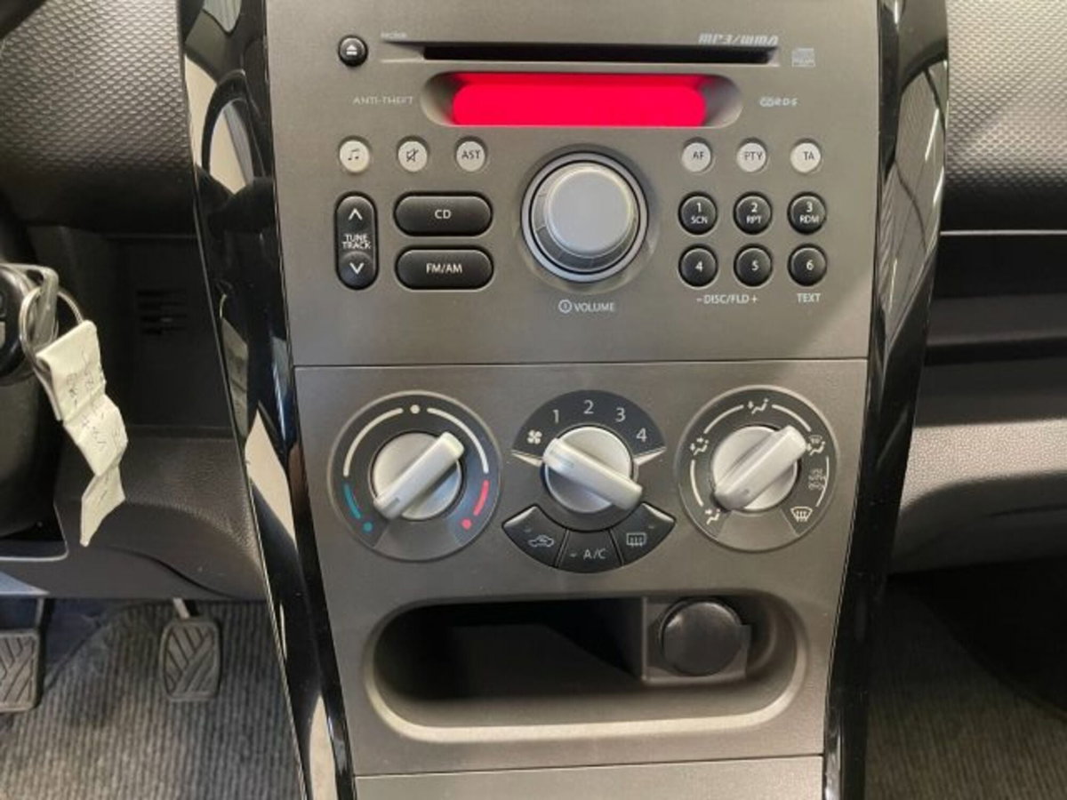 Suzuki Splash 1.0 VVT L (10)