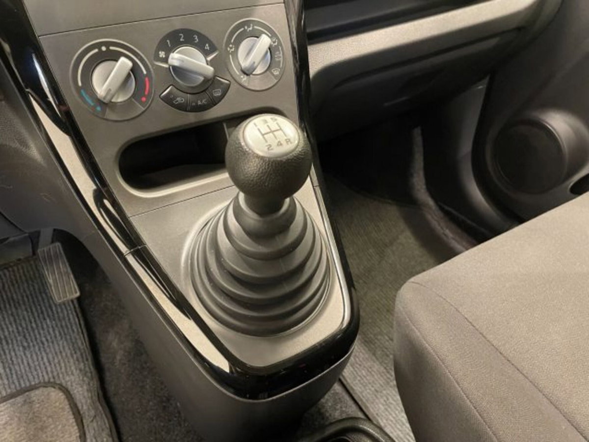 Suzuki Splash 1.0 VVT L (8)