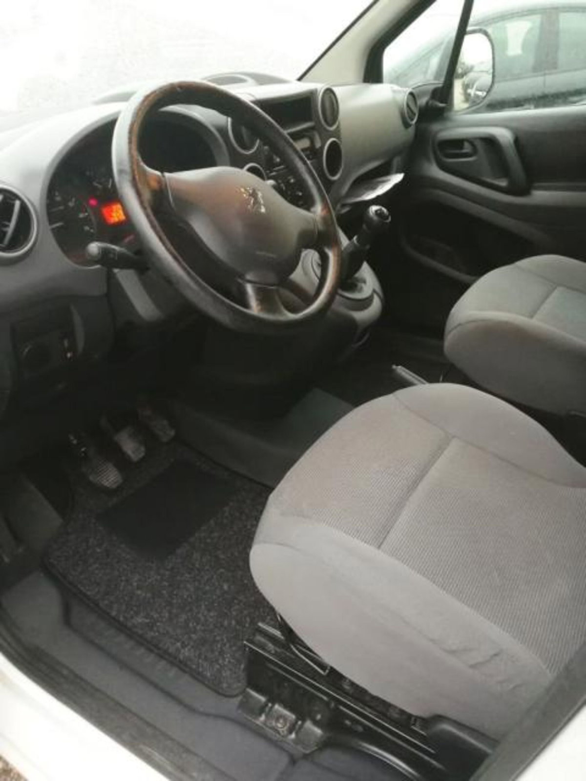 Peugeot Partner BlueHDi 75 Active (6)