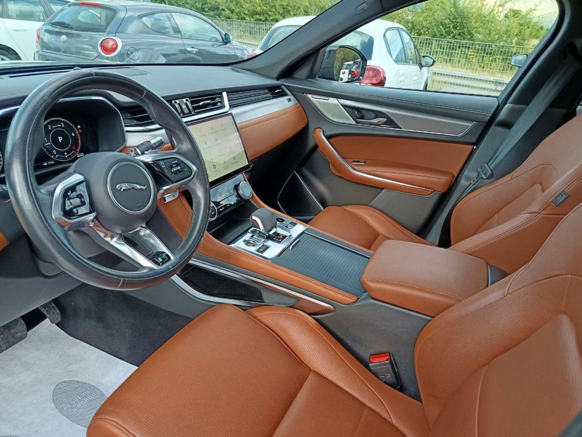 Jaguar F-Pace 2.0 D 204 CV AWD aut. R-Dynamic SE Greenstone (10)