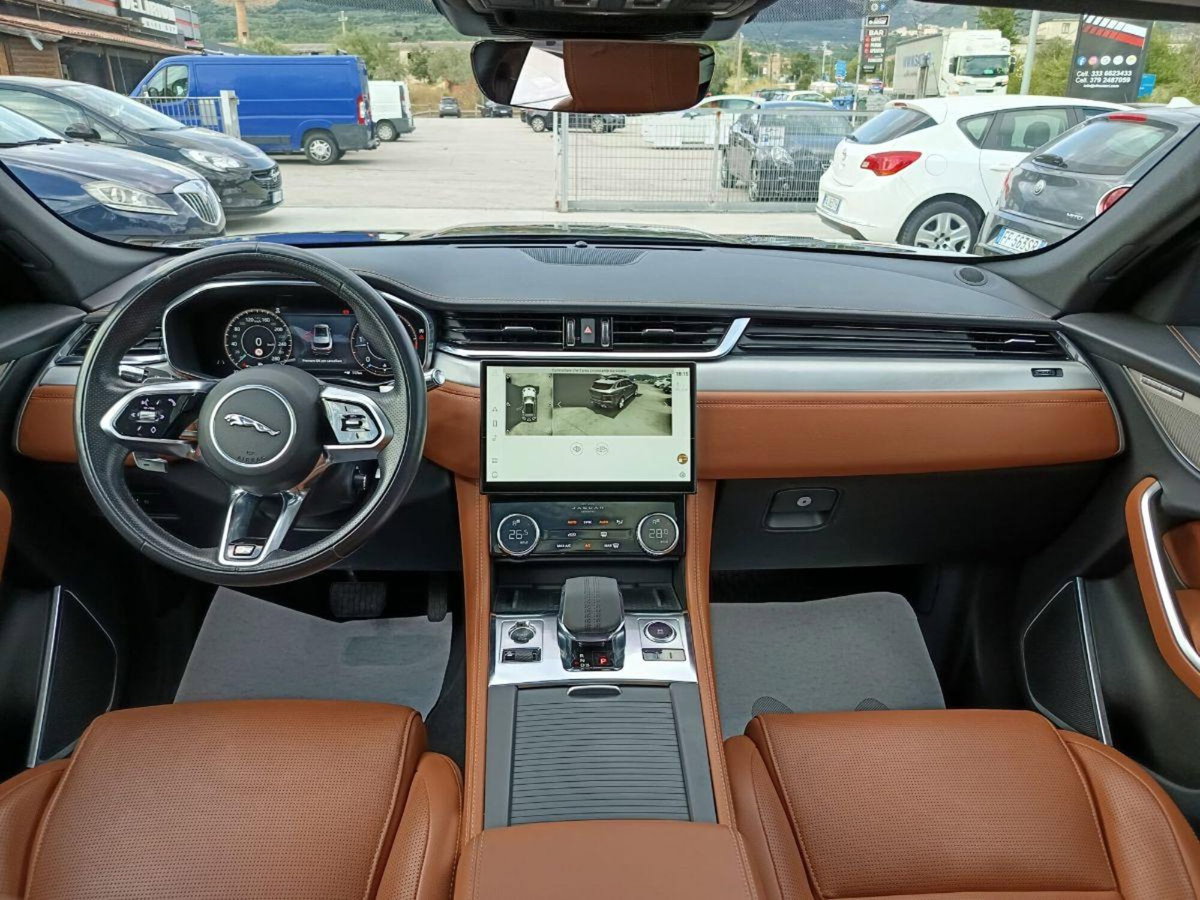 Jaguar F-Pace 2.0 D 204 CV AWD aut. R-Dynamic SE Greenstone (13)