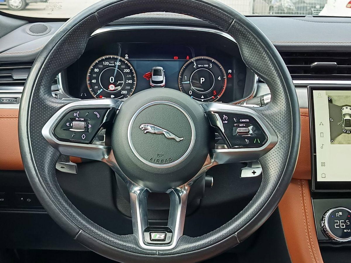 Jaguar F-Pace 2.0 D 204 CV AWD aut. R-Dynamic SE Greenstone (14)