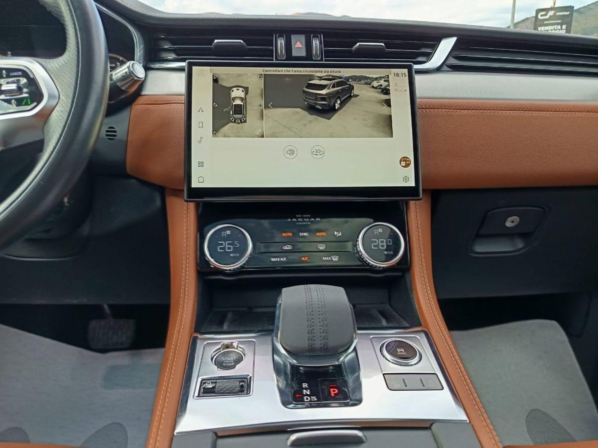 Jaguar F-Pace 2.0 D 204 CV AWD aut. R-Dynamic SE Greenstone (16)
