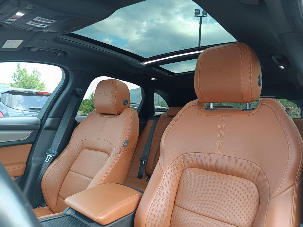 Jaguar F-Pace 2.0 D 204 CV AWD aut. R-Dynamic SE Greenstone (9)