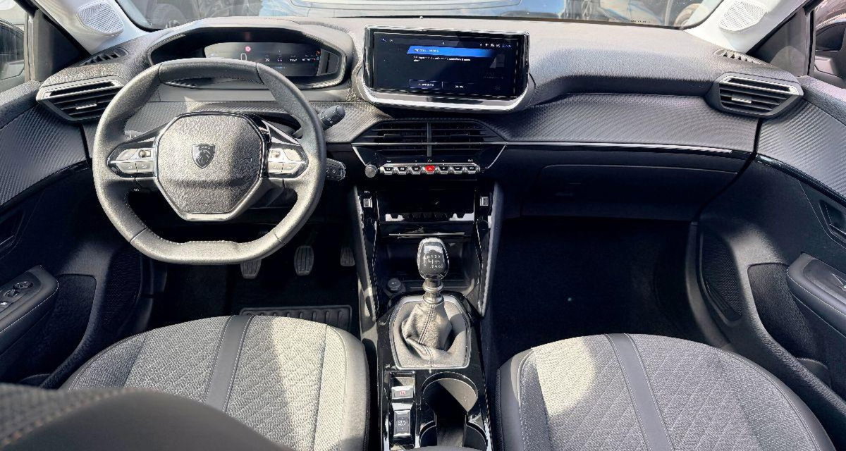 Peugeot 208 1.2 puretech Allure s&s 100cv (7)