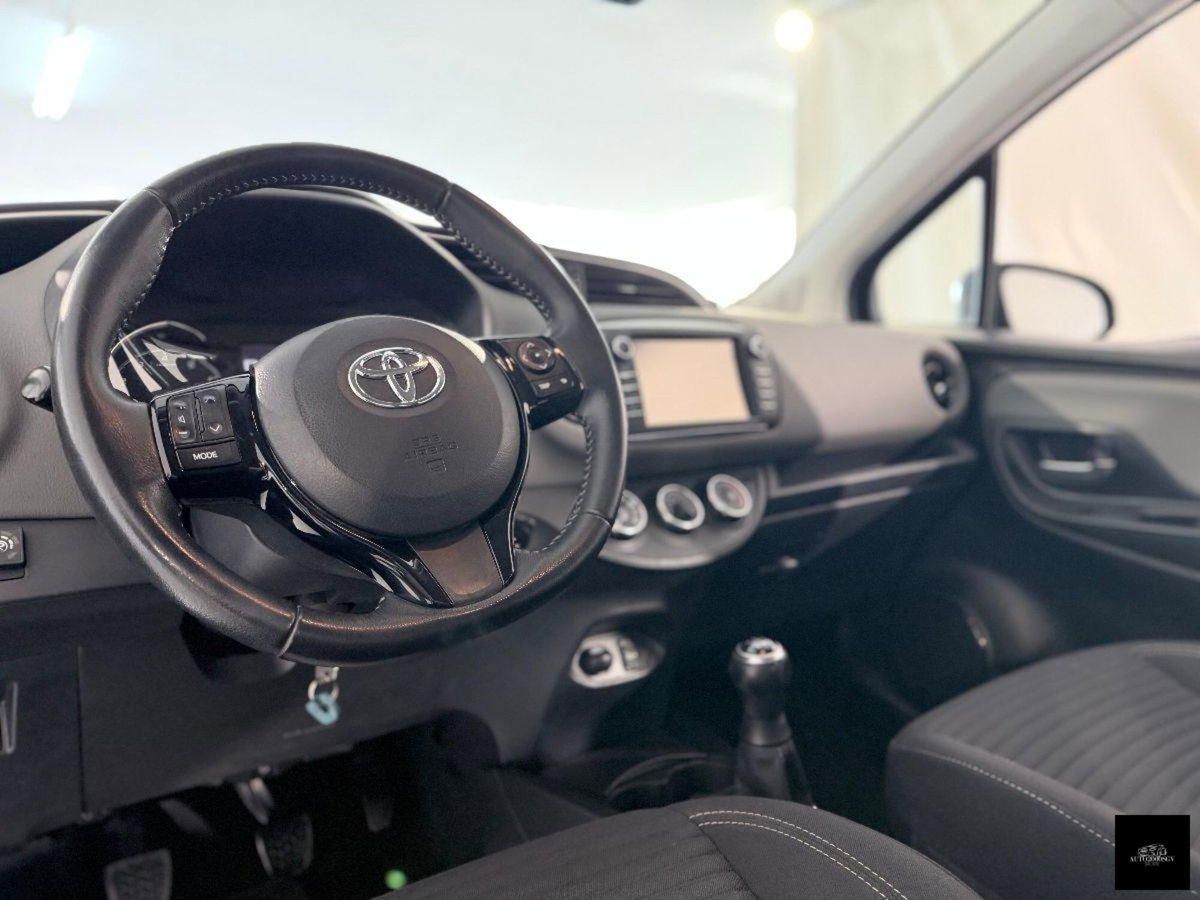 Toyota Yaris 1.0 5 porte Lounge (12)