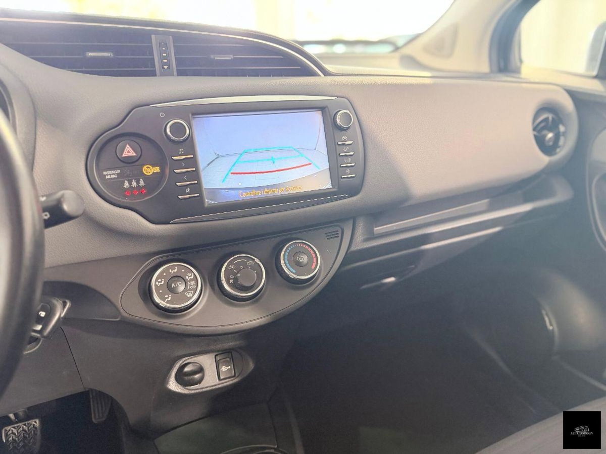Toyota Yaris 1.0 5 porte Lounge (13)