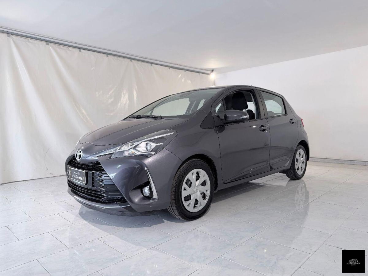 Toyota Yaris 1.0 5 porte Lounge (3)