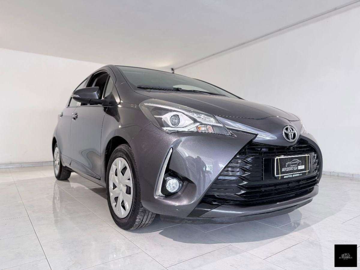 Toyota Yaris 1.0 5 porte Lounge (4)