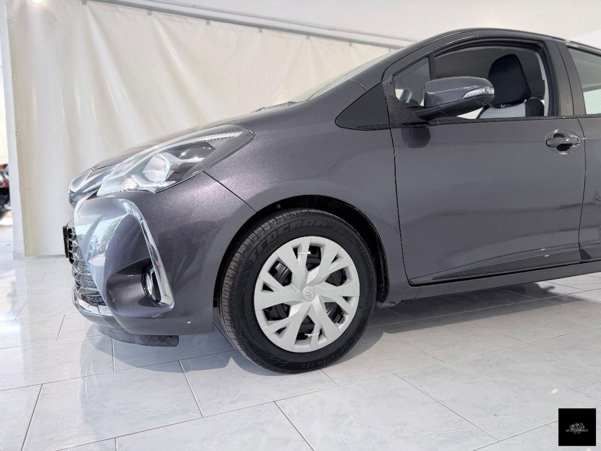 Toyota Yaris 1.0 5 porte Lounge (5)