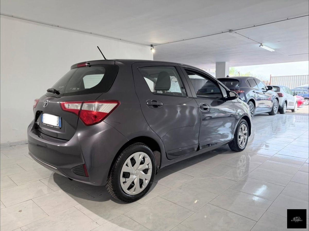 Toyota Yaris 1.0 5 porte Lounge (6)