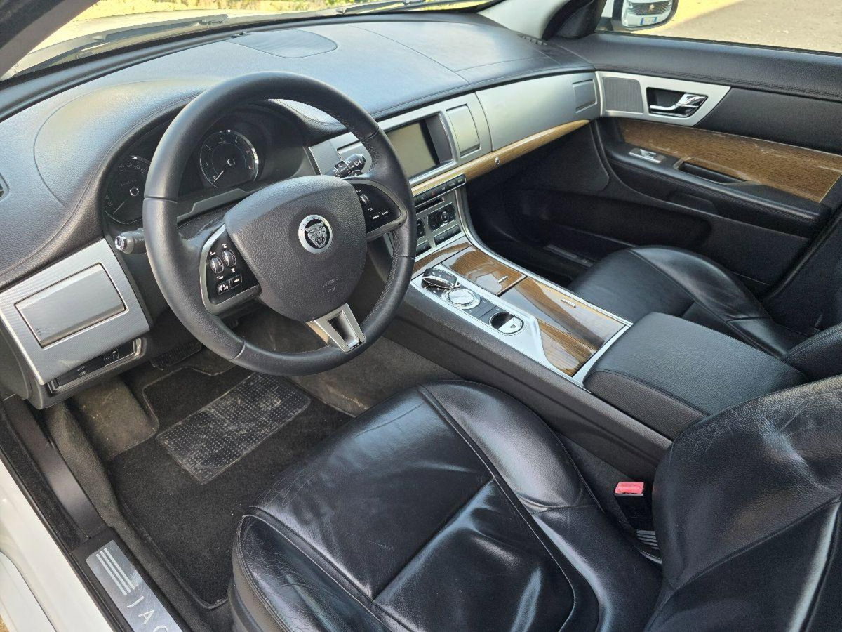 Jaguar XF 2.2 D Eco Prestige (18)
