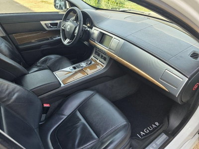 Jaguar XF 2.2 D Eco Prestige (19)