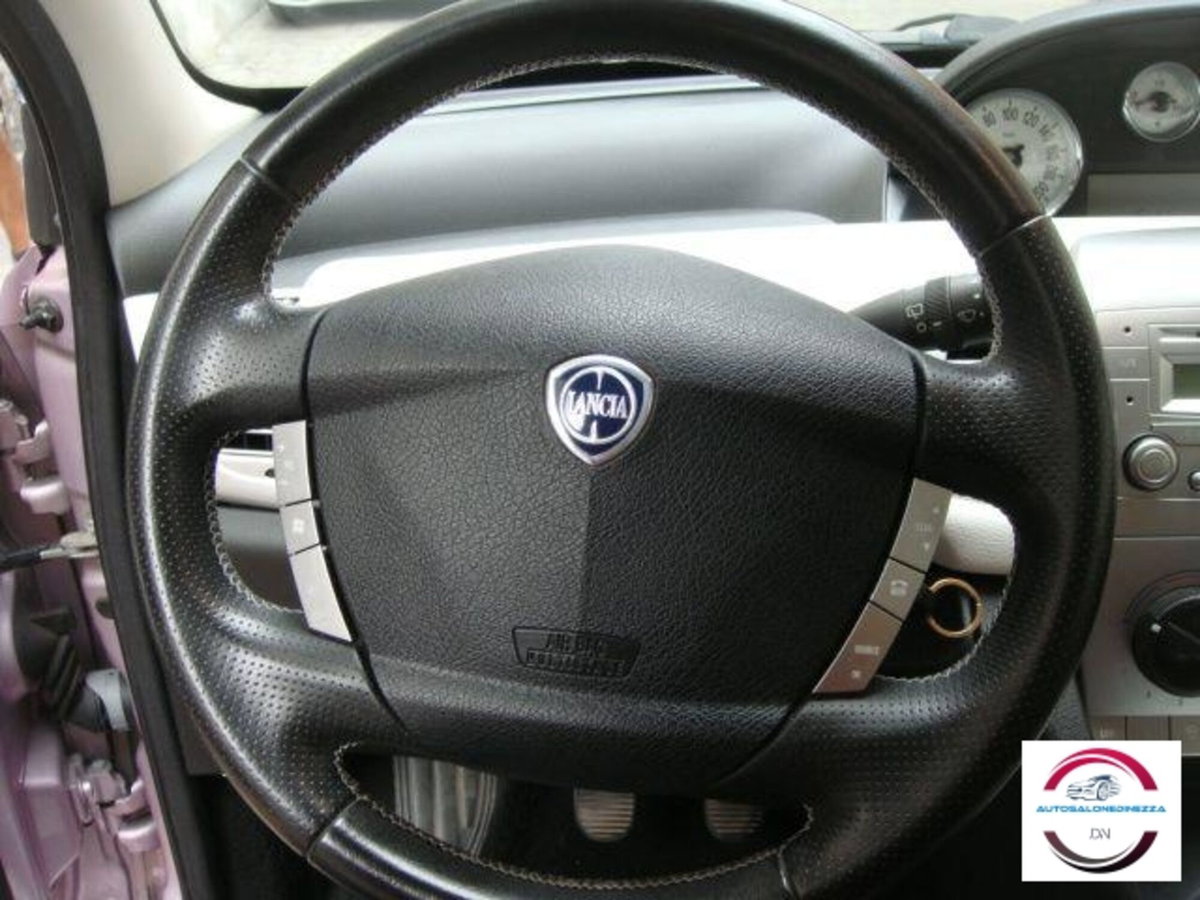 Lancia Ypsilon 1.2 Elle (12)