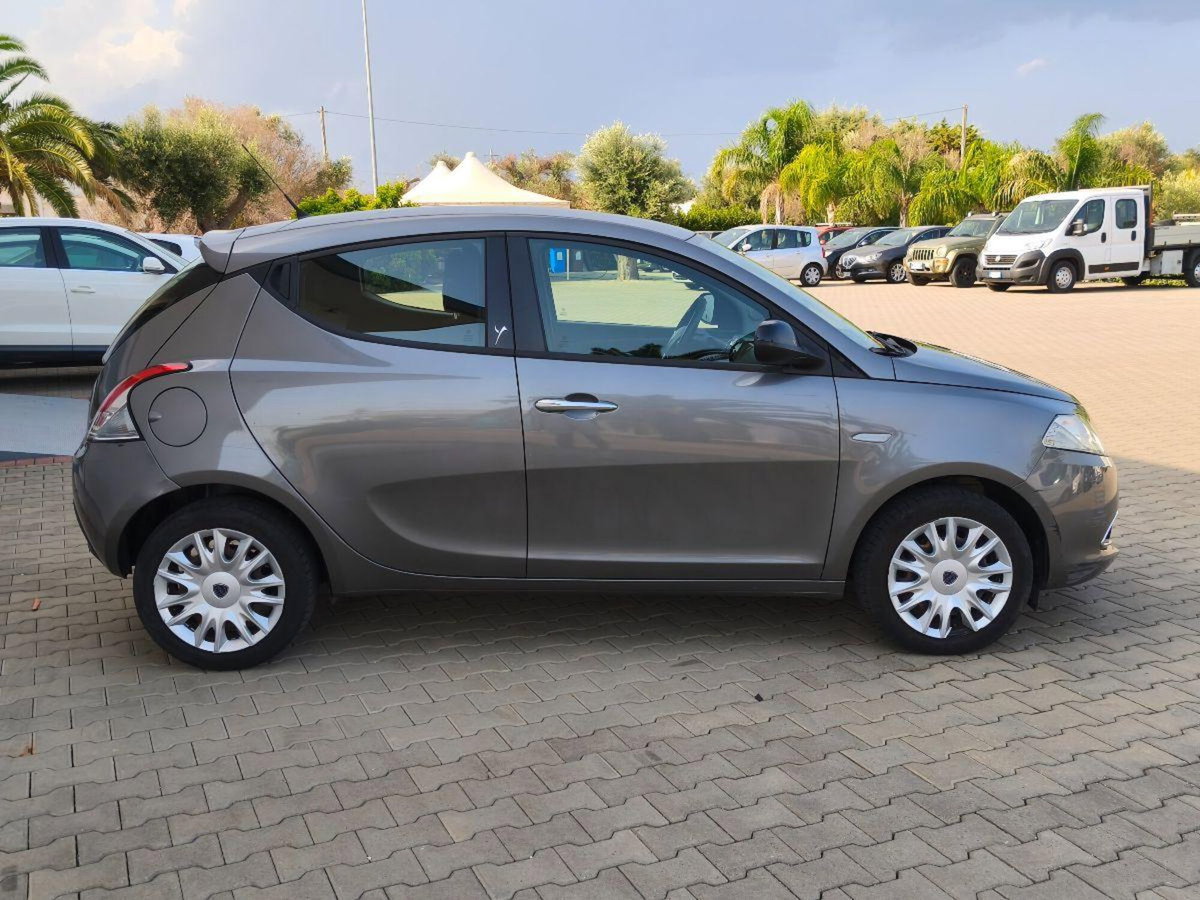 Lancia Ypsilon 1.3 MJT 16V 95 CV 5 porte S&S Platinum (4)