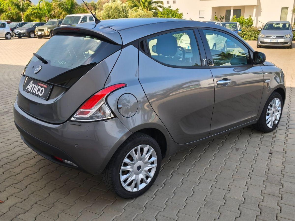 Lancia Ypsilon 1.3 MJT 16V 95 CV 5 porte S&S Platinum (5)