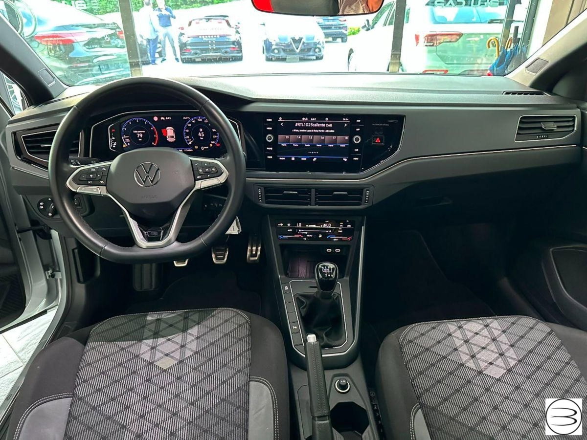 Volkswagen Taigo 1.0 TSI 110 CV DSG R-Line (9)