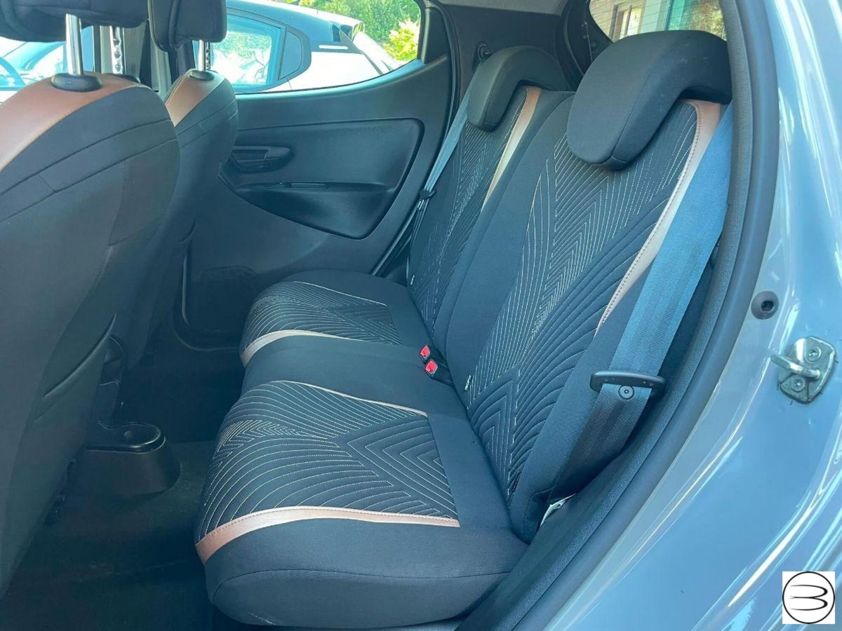 Lancia Ypsilon 1.0 FireFly 5 porte S&S Hybrid Ecochic A. Ferretti (16)