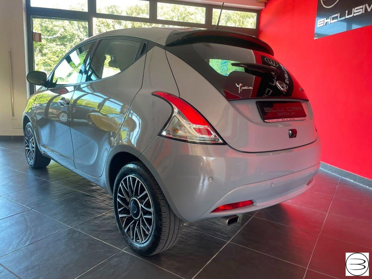 Lancia Ypsilon 1.0 FireFly 5 porte S&S Hybrid Ecochic A. Ferretti (4)