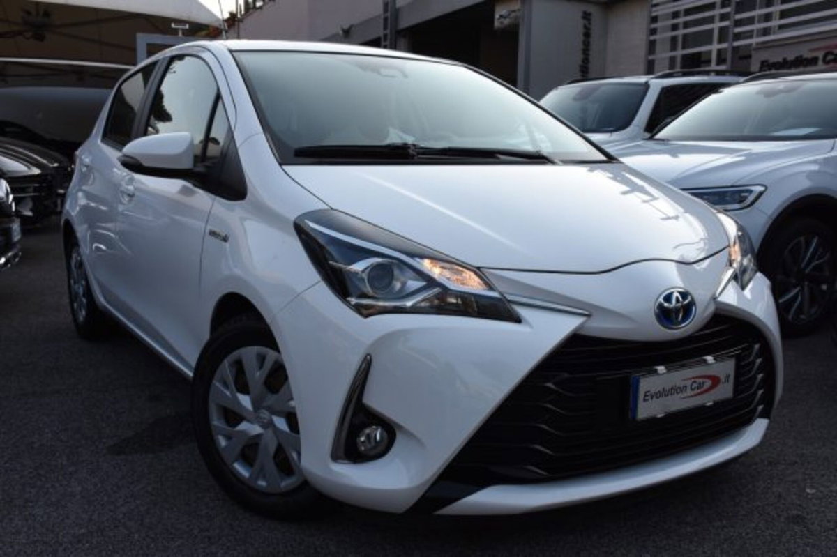 Toyota Yaris Cross 1.5 Hybrid 5p. E-CVT Premiere (2)