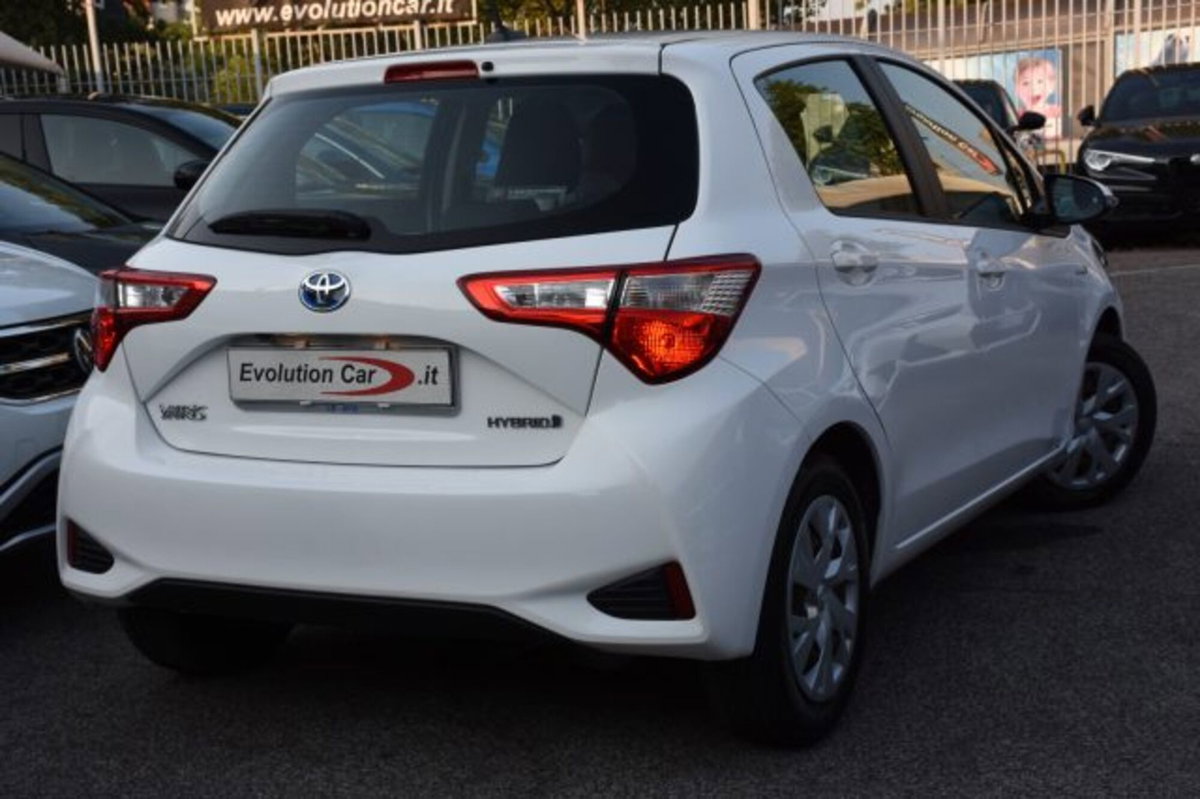 Toyota Yaris Cross 1.5 Hybrid 5p. E-CVT Premiere (3)