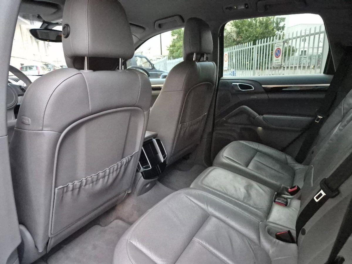 Porsche Cayenne 3.0 Diesel Platinum Edition (18)