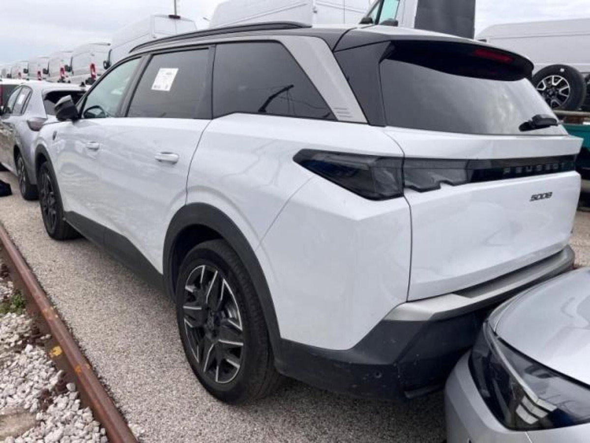 Peugeot 5008 1.2 hybrid GT 145cv 5p.ti e-dcs6 (2)