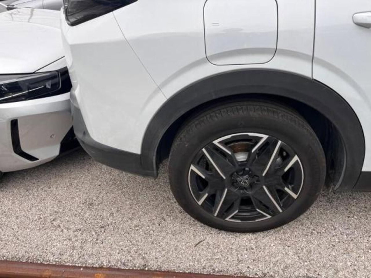 Peugeot 5008 1.2 hybrid GT 145cv 5p.ti e-dcs6 (3)