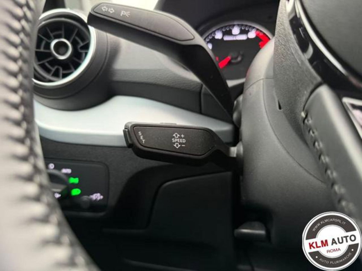 Audi Q2 Q2 35 TFSI Identity Black (15)