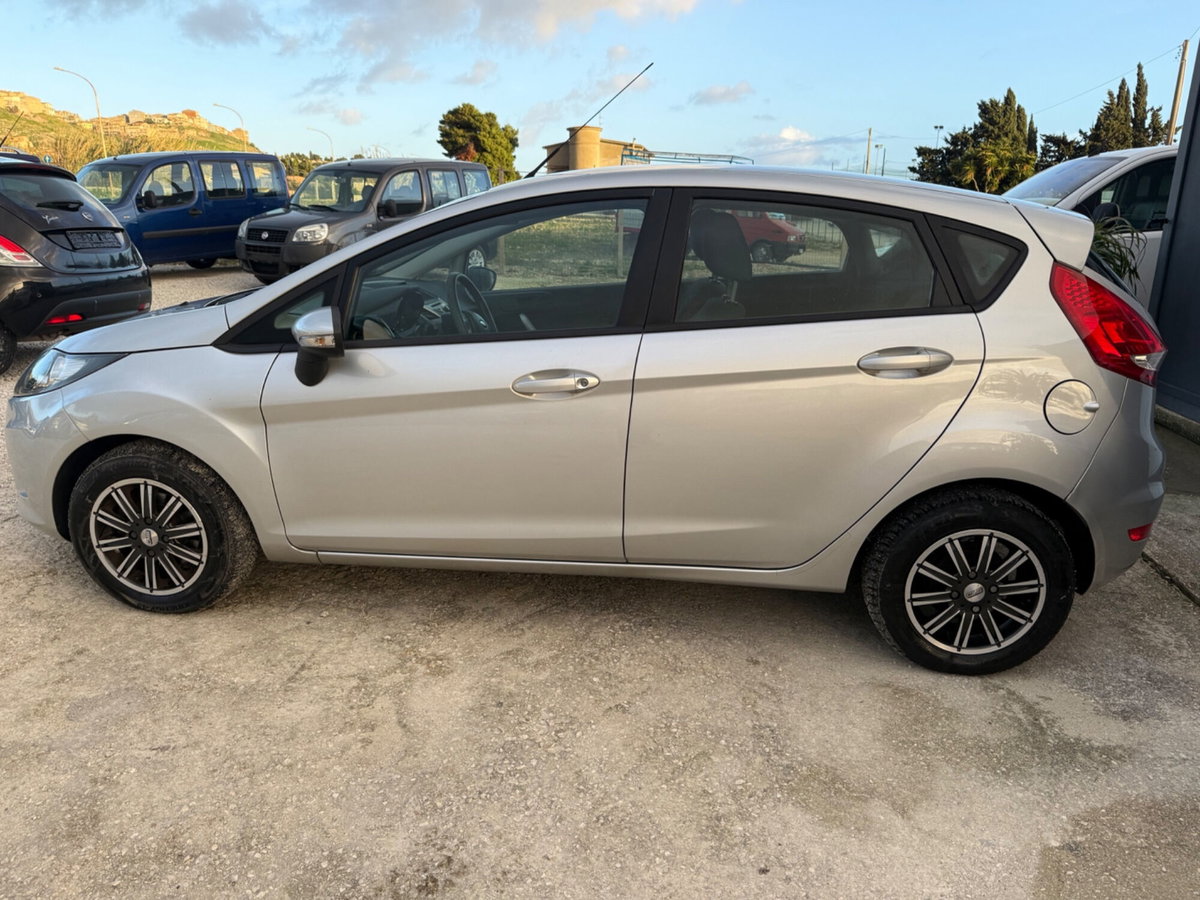 Ford Fiesta 1.6 TDCi 95 CV 5p. Titanium (8)