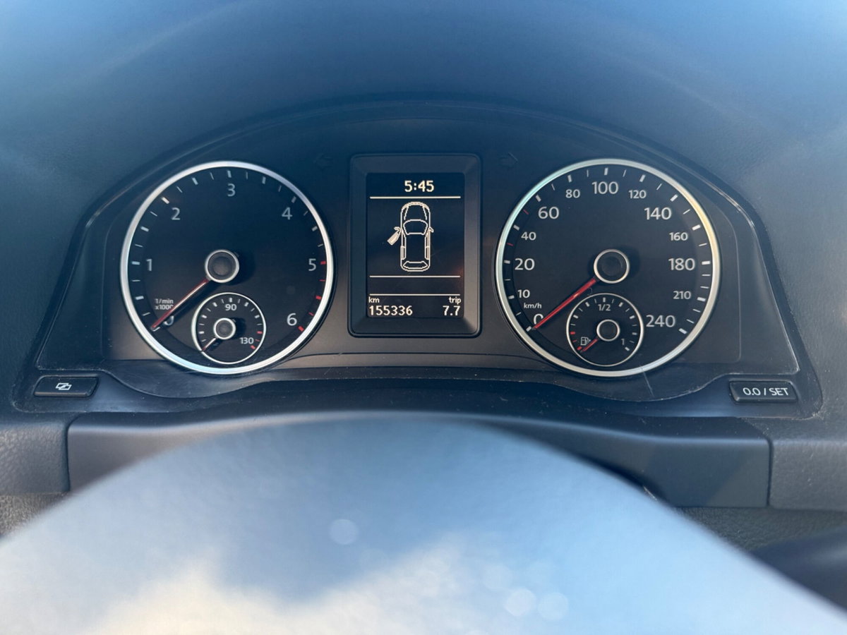 Volkswagen Tiguan 2.0 TDI DPF 4MOTION tiptronic Sport & Style (11)